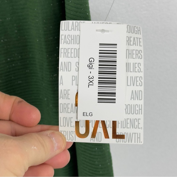 Lularoe 3 xlarge geeen blouse 22-1/2 p2p 26” length great preowned condition - Picture 7 of 8